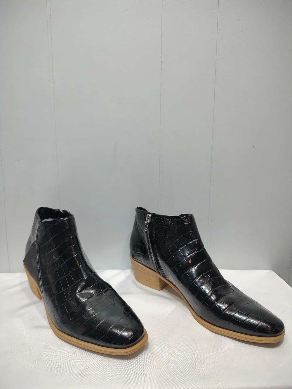 Dolce Vita Black Croc Embossed Ankle Boots Size‎ 11 Block Heel Zip Booties